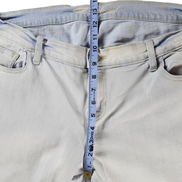 Old Navy Boyfriend Light Wash Distressed Stretch Jeans Women's Size 14 - Picture 15 of 15
